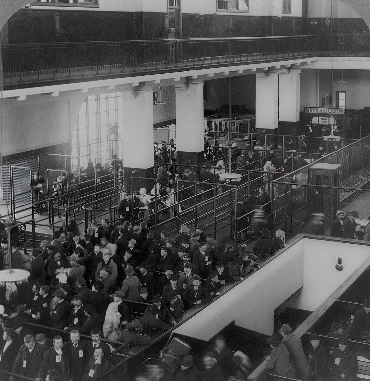 immigrants-at-ellis-island-new-york-harbor-nyc-in-1904