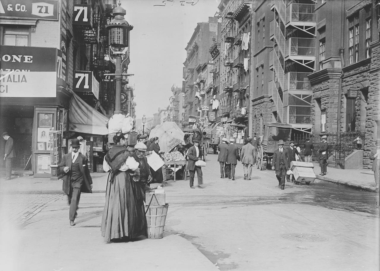 Mulberry Street in Little Italy circa 1900