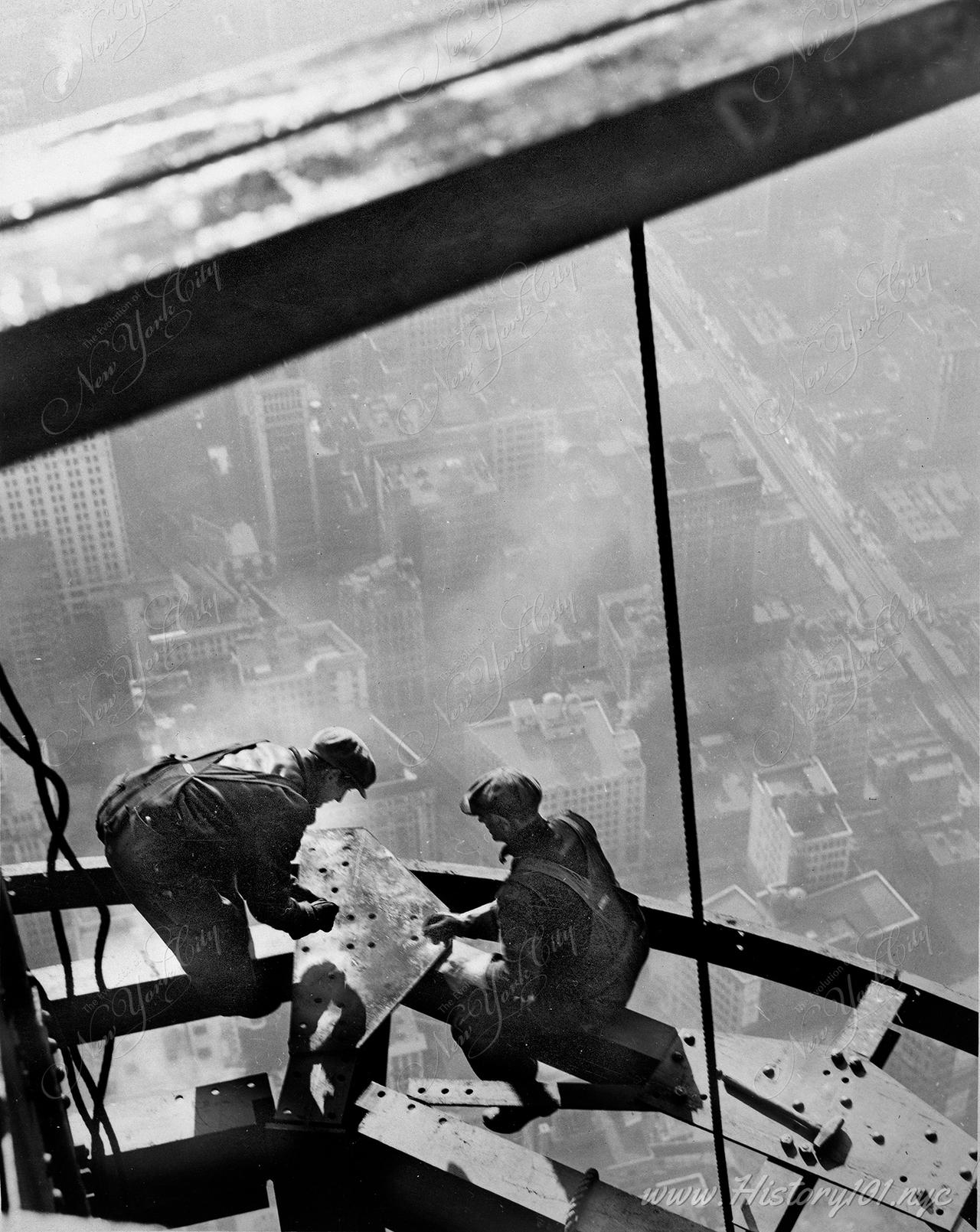 Watermark 1280 1.1931 RETOUCHED Empire State Building Being Built 3336x4195 