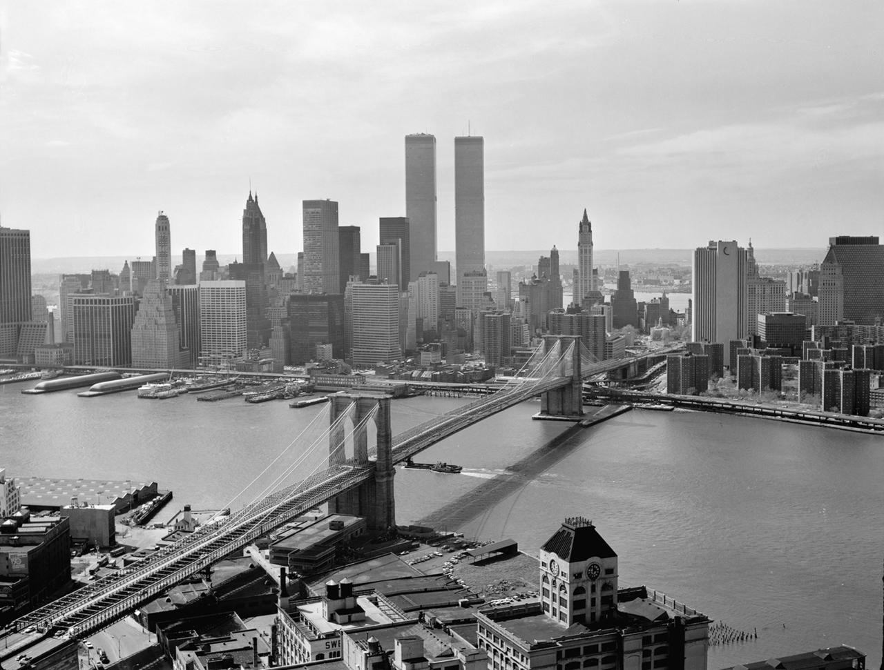 Brooklyn Bridge And Lower Manhattan Skyline - NYC In 1978