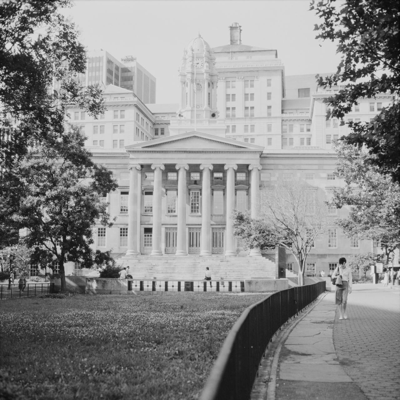 brooklyn-city-hall-nyc-in-1981