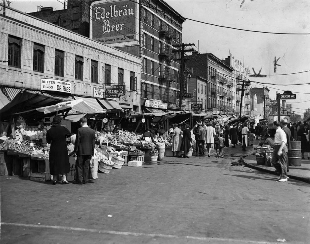 Italian Pushcart Market in the Bronx - NYC in 1940