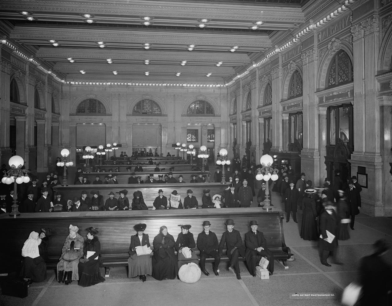 grand-central-station-waiting-room-in-1904